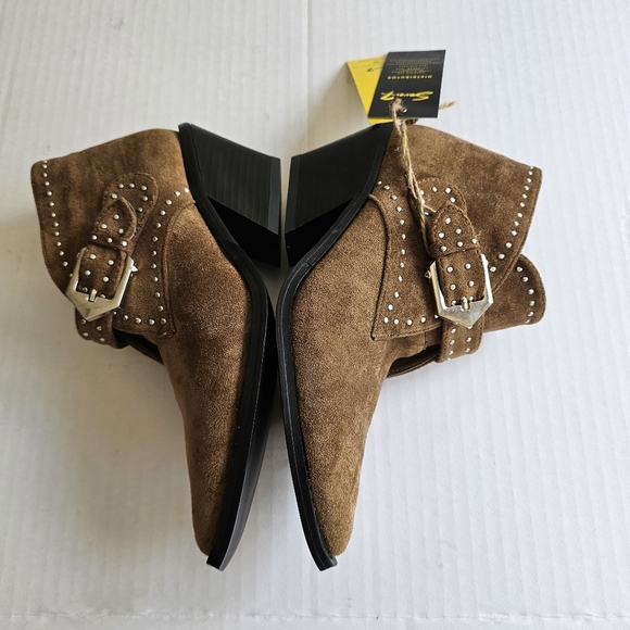 Seven7 Dallas ankle boots size 6 faux suede stud detail buckle western NWT - Picture 5 of 15
